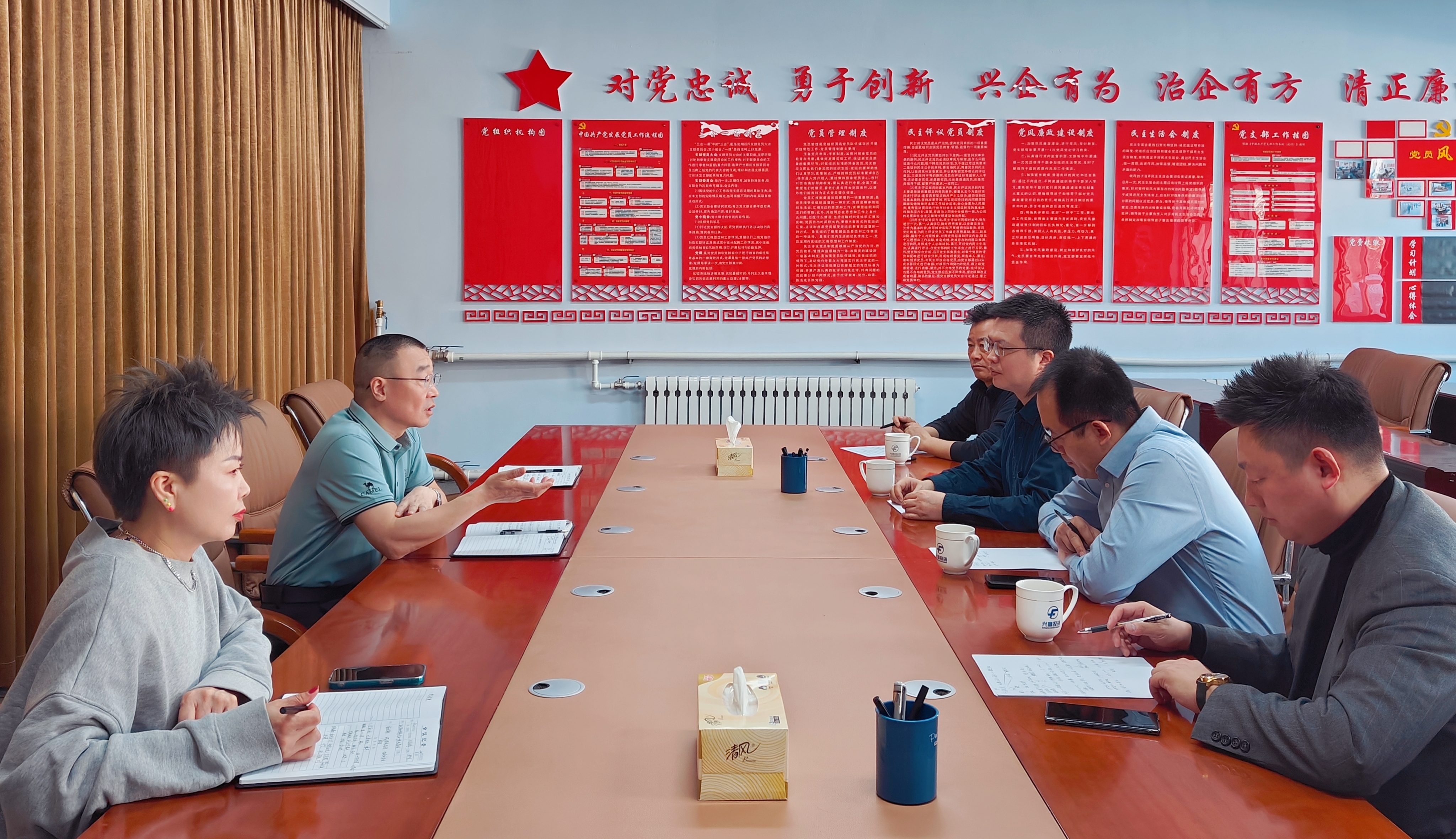 意向合作企業(yè)代表一行到訪興富投資公司共商包日呼舒礦區(qū)合作事宜