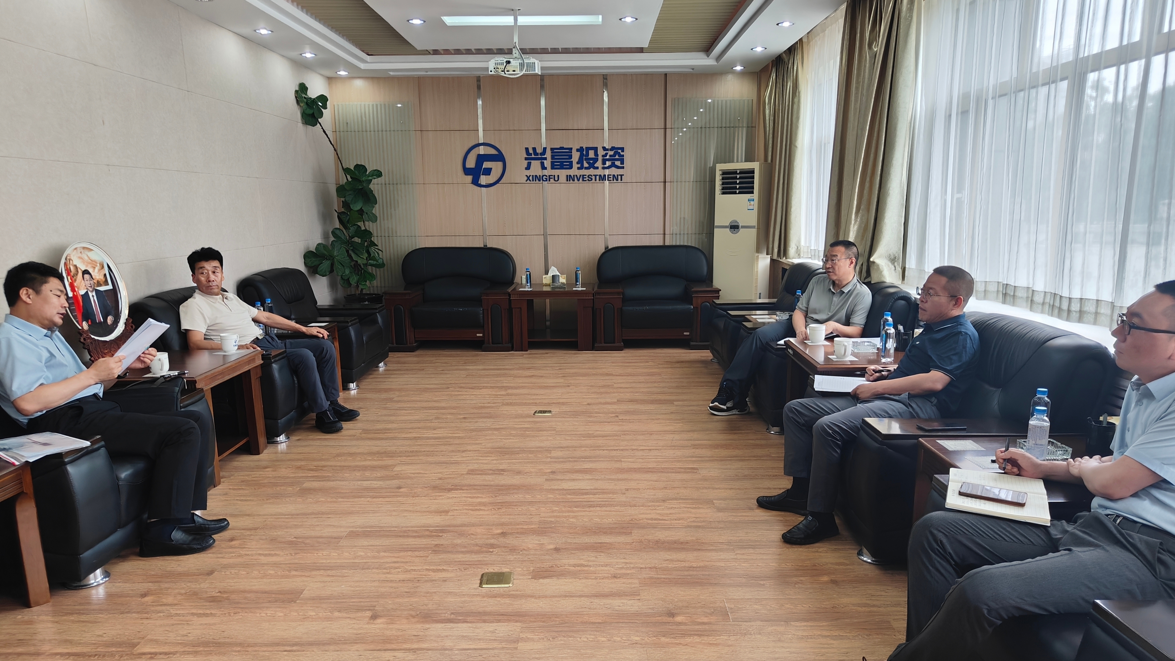 興富投資公司與東烏旗政府領(lǐng)導(dǎo)座談
